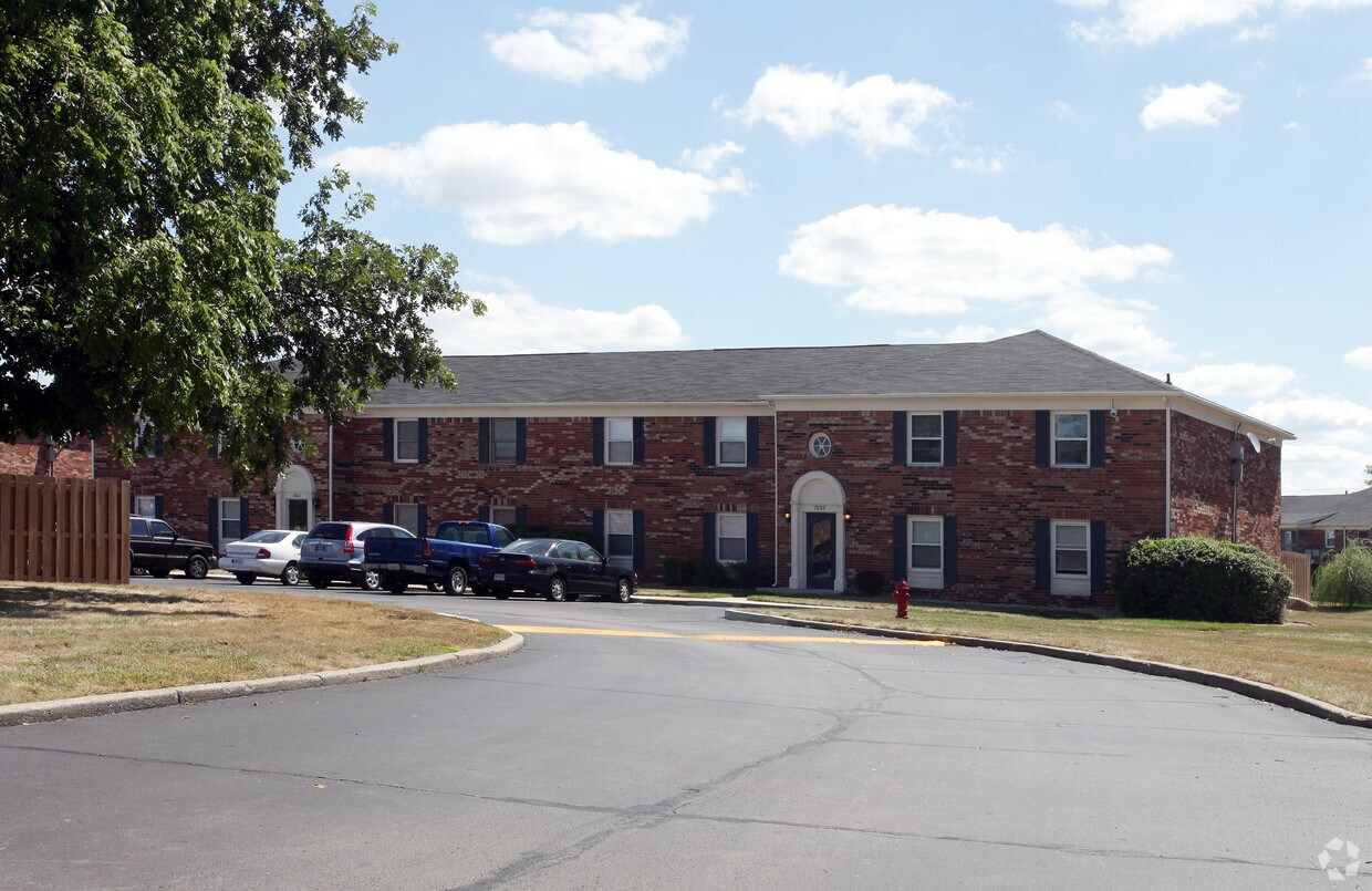 Heron Lake Condominium Apartments in Indianapolis, IN