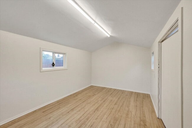 Building Photo - 418 W 212th St