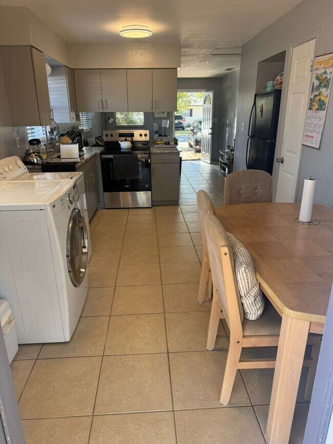 Foto del edificio - 38603 Naomi Ave