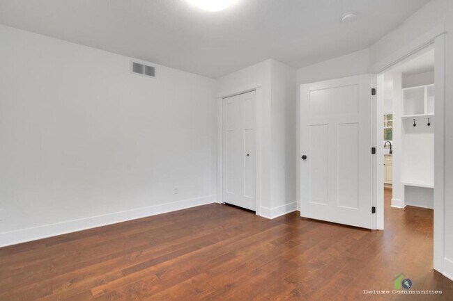 Building Photo - 10115 S Crossroads Cir SE