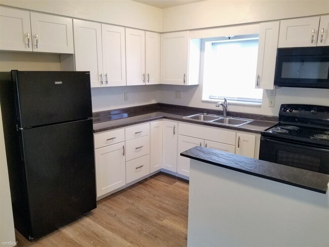 Building Photo - 2 br, 1 bath Apartment - 302 3rd Street #12