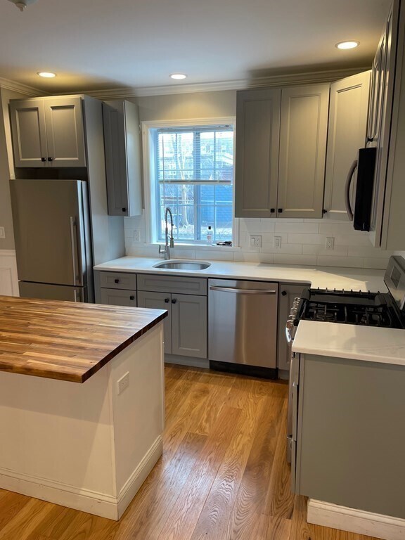 81 Congress St Unit R1, Salem, MA 01970 Room for Rent in Salem, MA