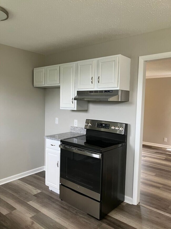 Building Photo - Recently remodeled Hermitage Gem.