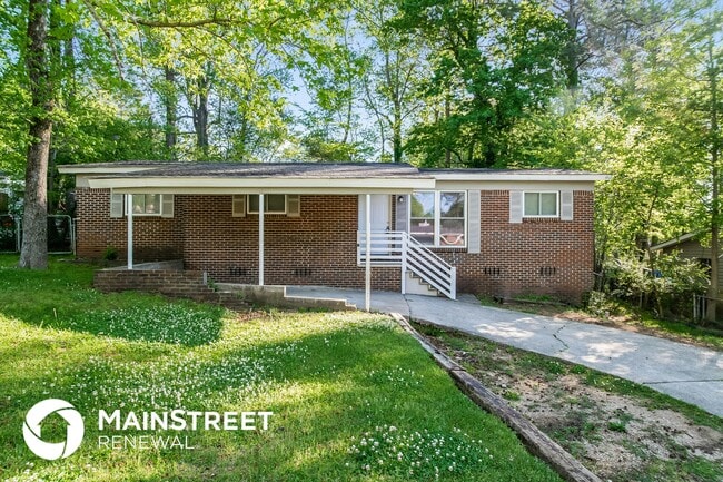 Building Photo - 1309 Lake Ln NE