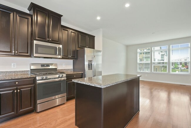 Building Photo - 43501 Apple Orch Sq