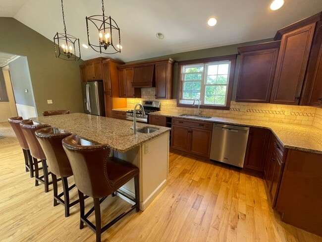 Building Photo - Exceptional 4-Bedroom Home for Rent in Dal...