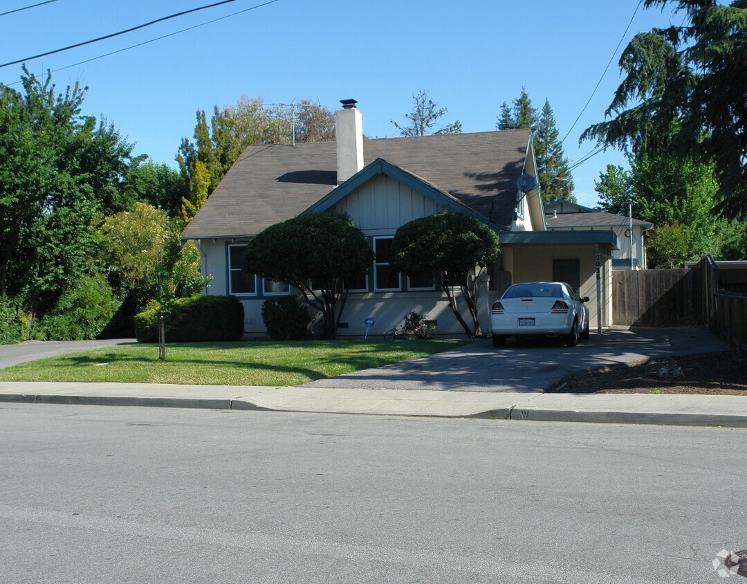 Building Photo - 2036 Colony St