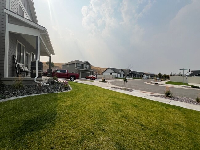 Foto del edificio - 4 Bed/2.5 Bath Newly Built Single Family Home in Mountain View Meadows W/ Big attached Garage!