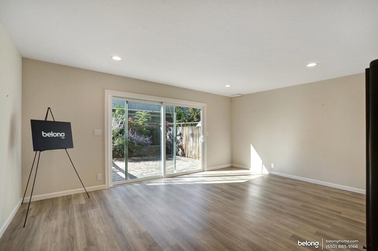 Primary Photo - 2047 Montecito Ave