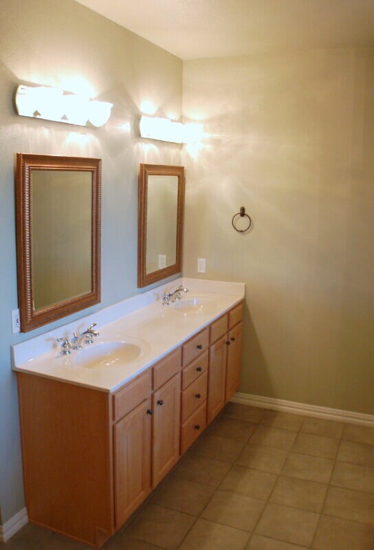 Foto del edificio - 4747 Mayflower Ct