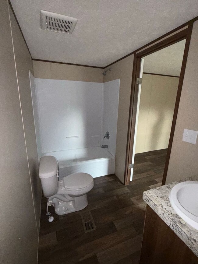 Building Photo - Nice 2 bedroom, 2 bath Mobile Home