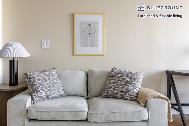 Foto del edificio - 140 Riverside Blvd