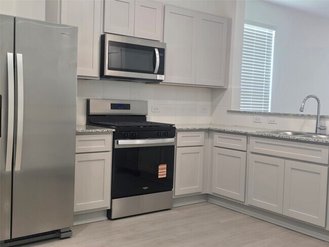 Foto del edificio - 15006 English Rose Rd