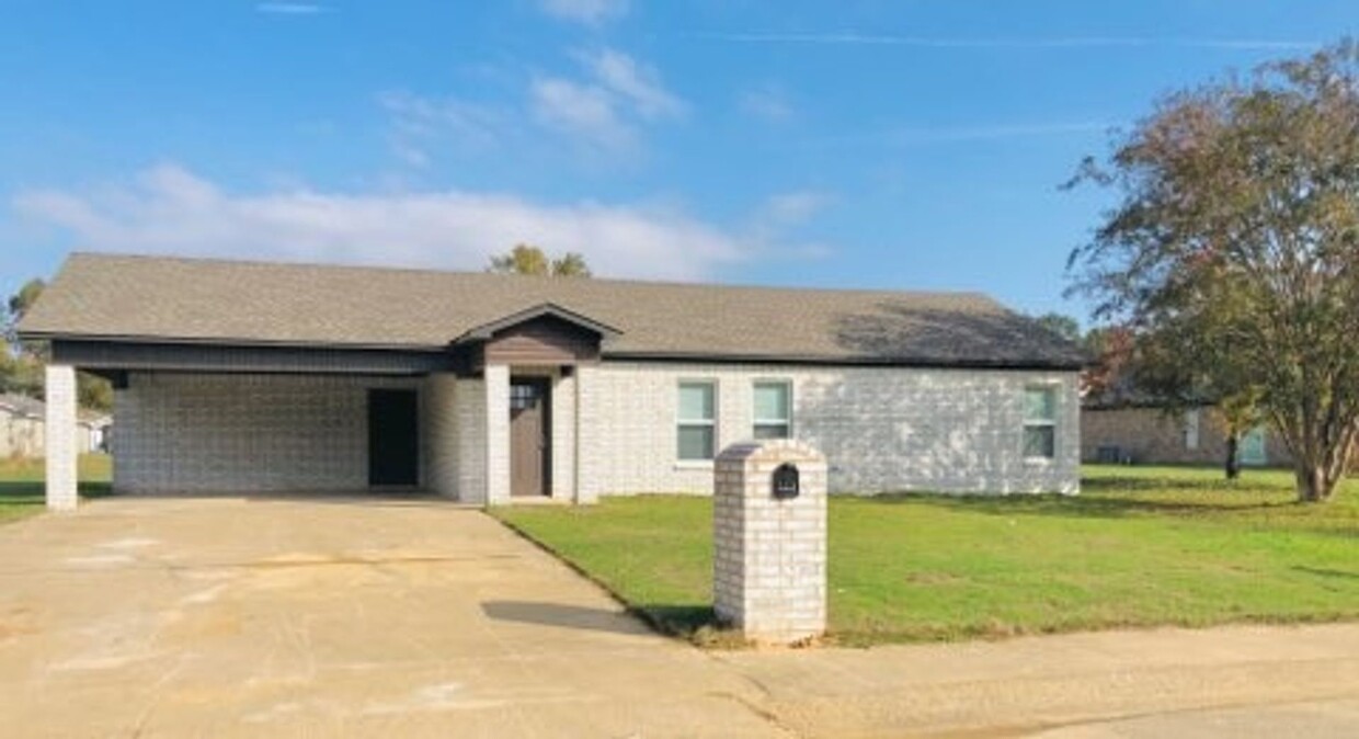 Foto principal - 3 Bedroom, 2 Bath Home in Nettleton