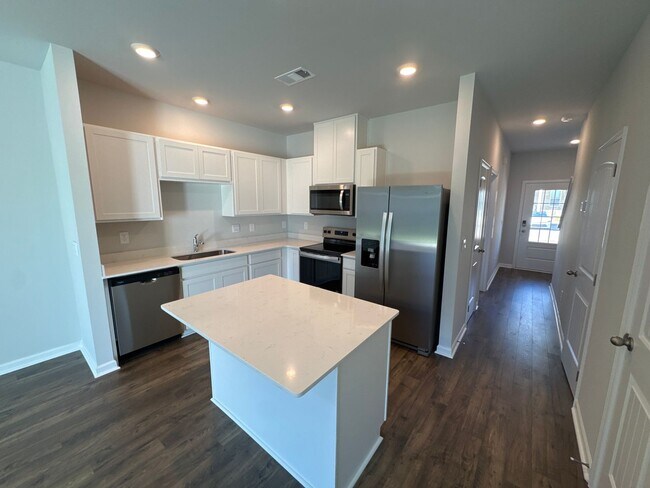 Building Photo - New Year, New Home! $500 Move-In Credit Available Through 1/15/26