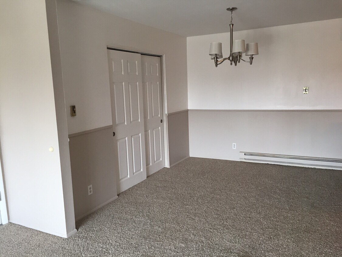 Foto principal - 9949 S Bunker Hill Dr