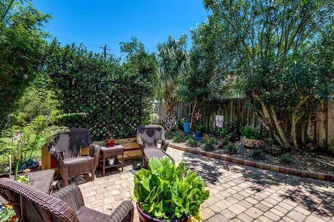 Building Photo - Charming Cottage in the Heart of Amelia Island: Your Perfect Rental Haven!