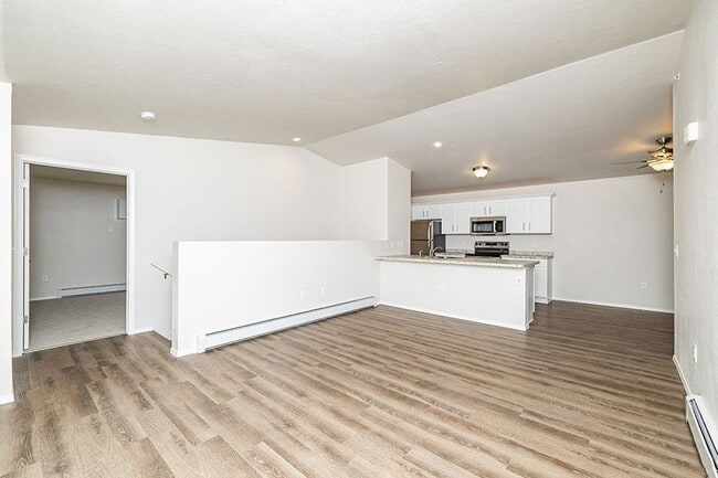 Building Photo - HILLCREST ESTATES