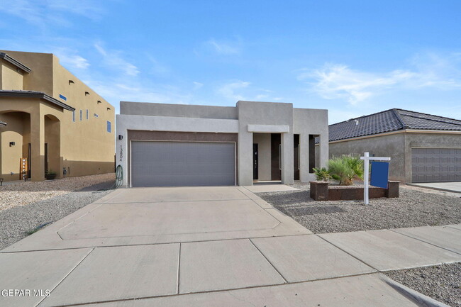 Building Photo - 13804 Paseo Alegre Ave