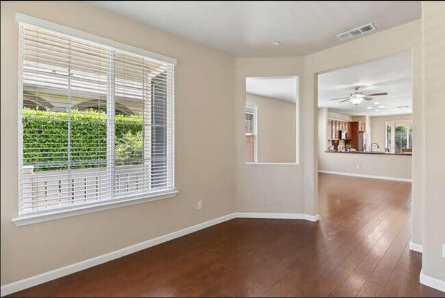 Foto del edificio - 9932 Westminster Way
