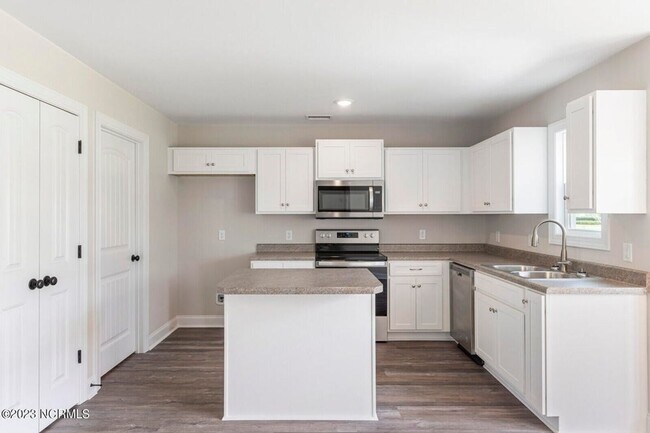 Foto del edificio - Spacious New Bungalow In Historic Downtown...