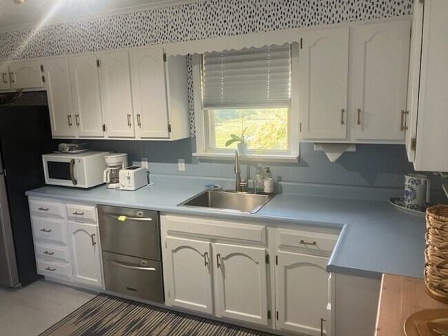 Foto del edificio - 56 Anthony Rd