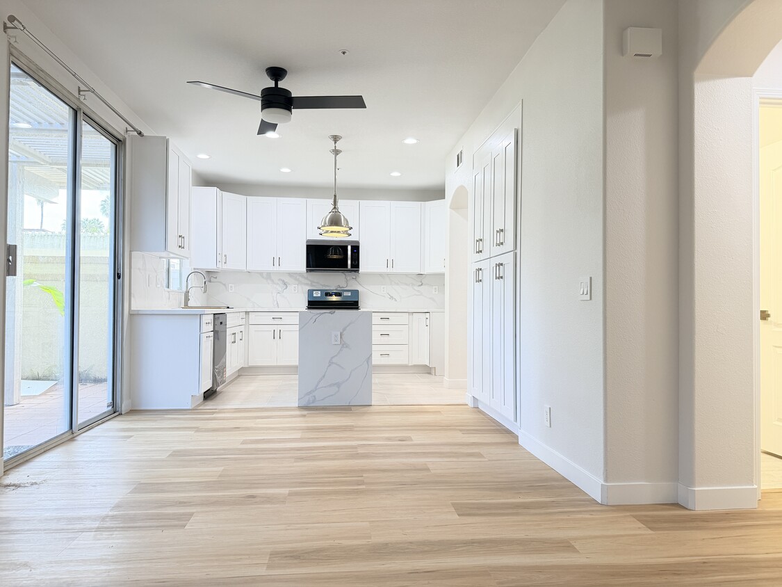 Photo - 8136 Constantine Dr (Huntington Beach, CA)