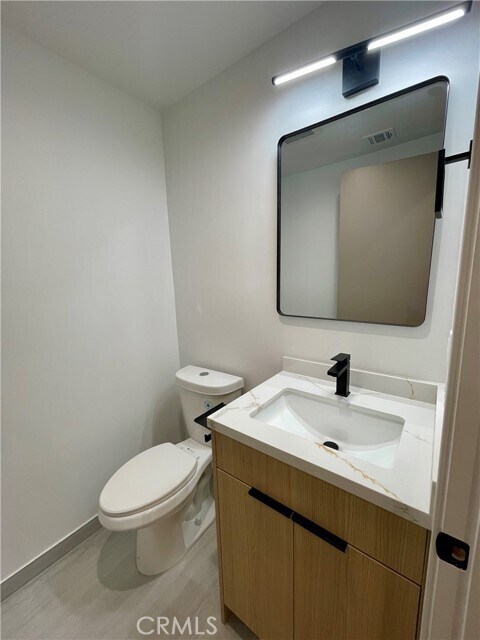 Foto del edificio - 613 W 41st Pl