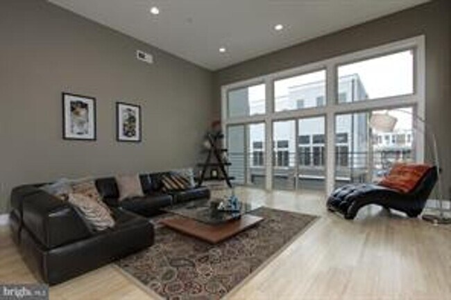 Photo - Manayunk Townhome with 2 Car Parking