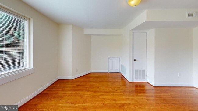 Foto del edificio - 8514 Chestnut Oak Rd