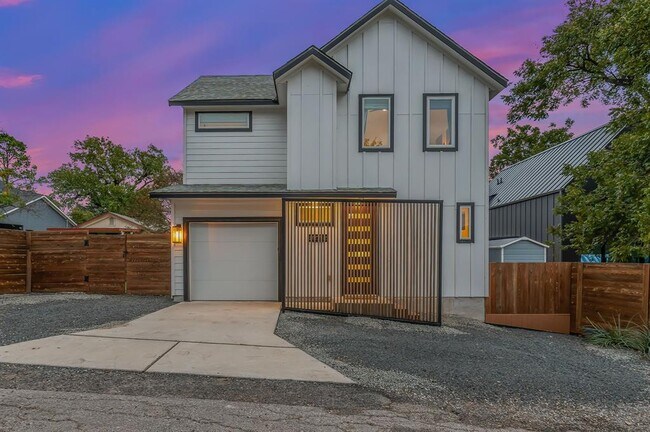 Building Photo - 2606 Oaklawn Ave