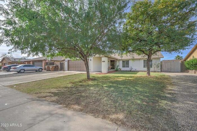 Foto del edificio - 7113 W Sunnyside Dr