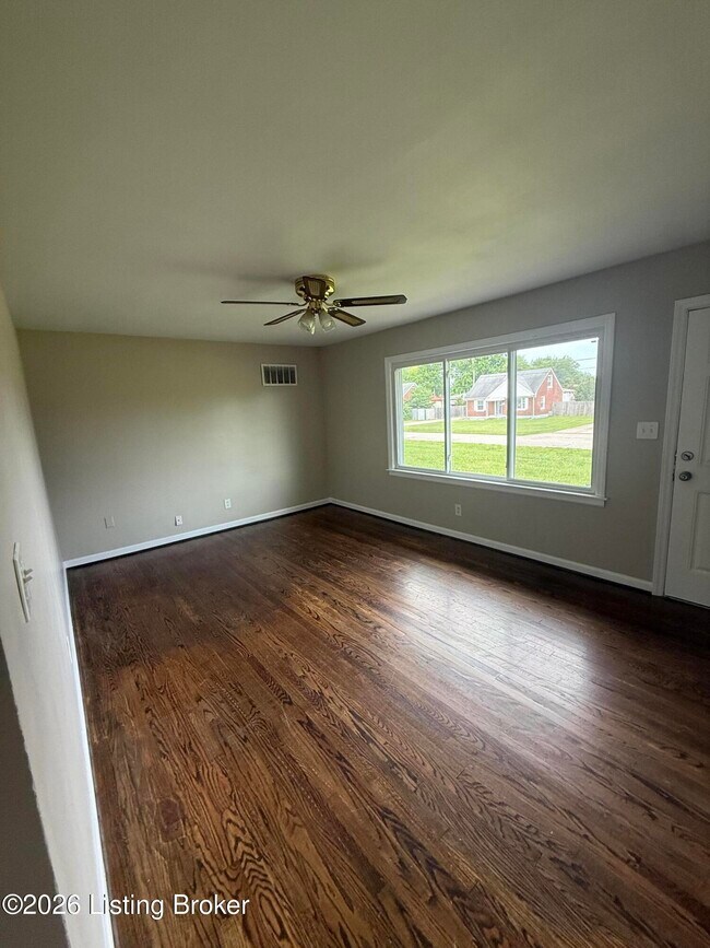 Foto del edificio - 5111 Lammers Ln