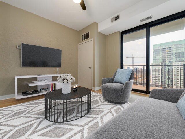 Foto del edificio - 451 W Huron St