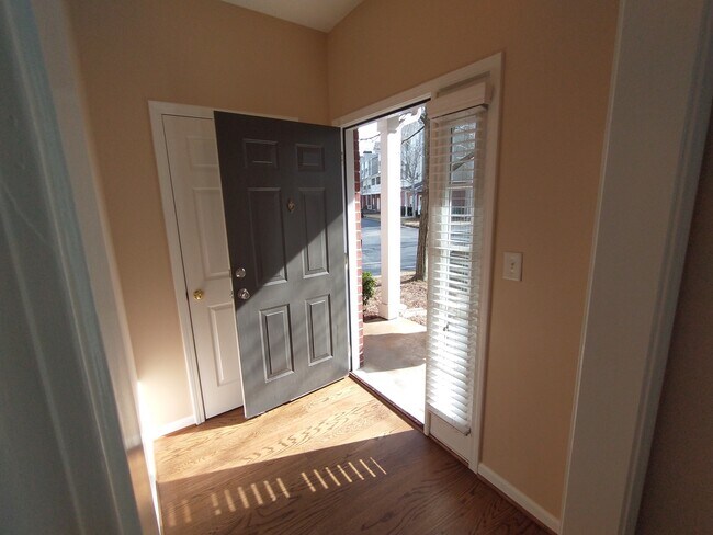 Entrance Hall - 5001 Woodland Ln