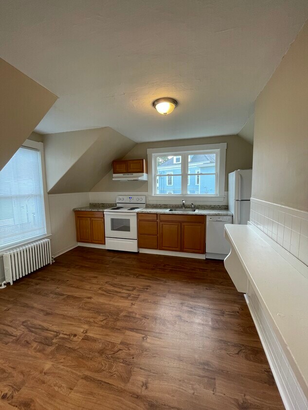 38 Orchard St Unit 38 Up, Amesbury, MA 01913 Apartments in Amesbury