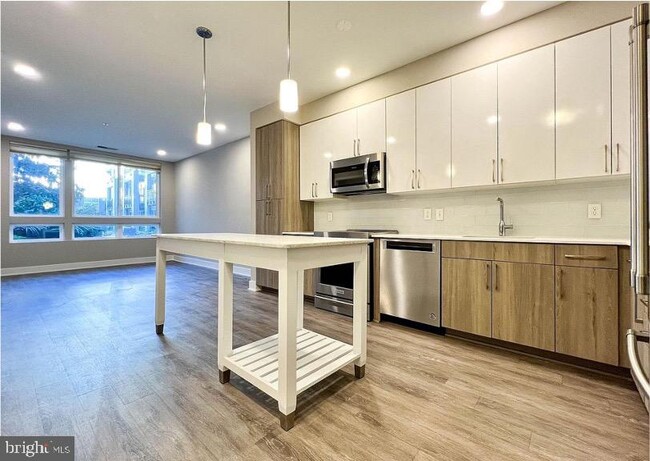 Building Photo - 145 Riverhaven Dr