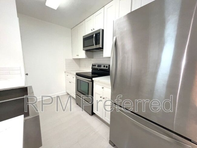 Building Photo - 8100 Cambridge St