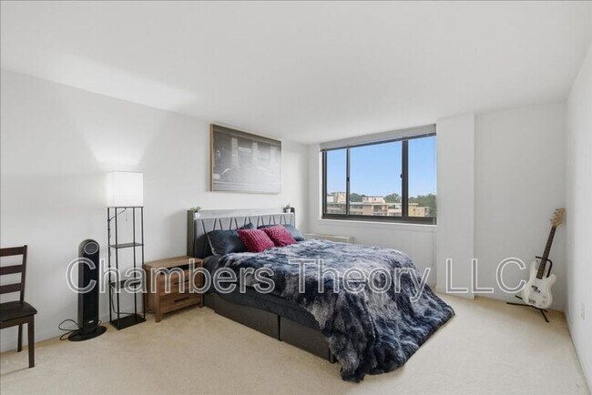 Foto del edificio - 4201 Cherry Hill Rd