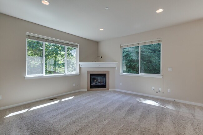Building Photo - Luxury Home in Kenmore / Bothell!