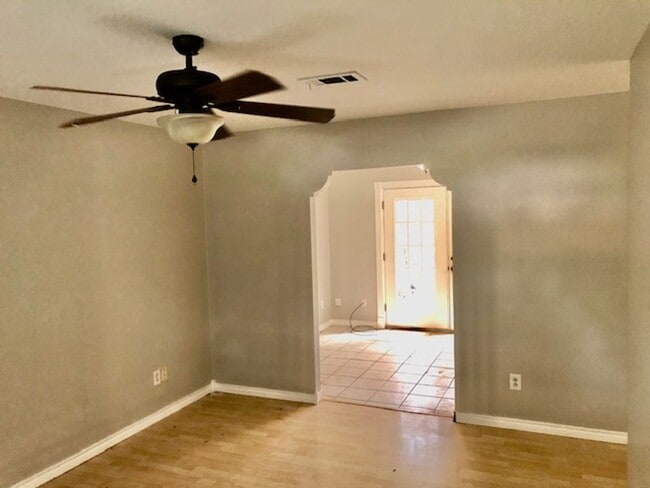 Building Photo - $500 OFF MOVE IN SPECIAL-SOUTH BOSSIER IN ...
