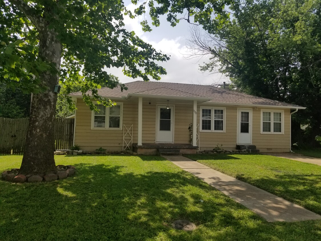 Primary Photo - 1122 Fay Ave