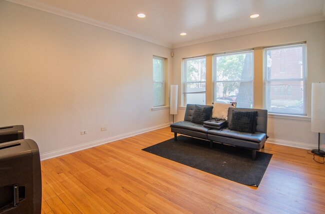 Building Photo - 2750 N Kostner Ave