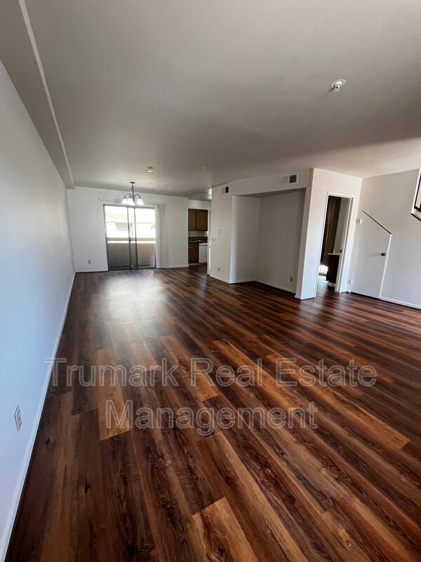 Building Photo - 543 Milford Street