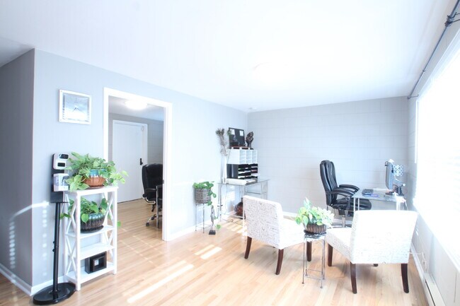 Foto del edificio - 9725 S Western Ave