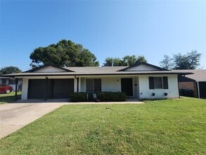 Building Photo - 3013 San Marcos Dr