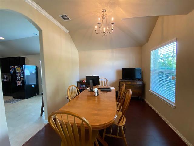 Building Photo - 5800 Valley Haven Way