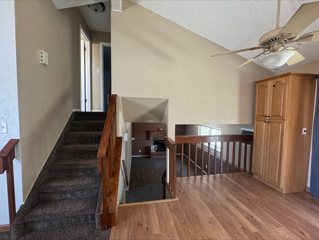 Building Photo - 5879 S Oak St