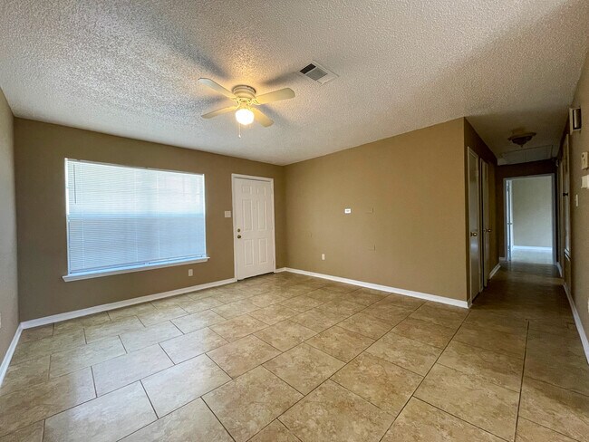 Foto del edificio - 8796 Houma Dr