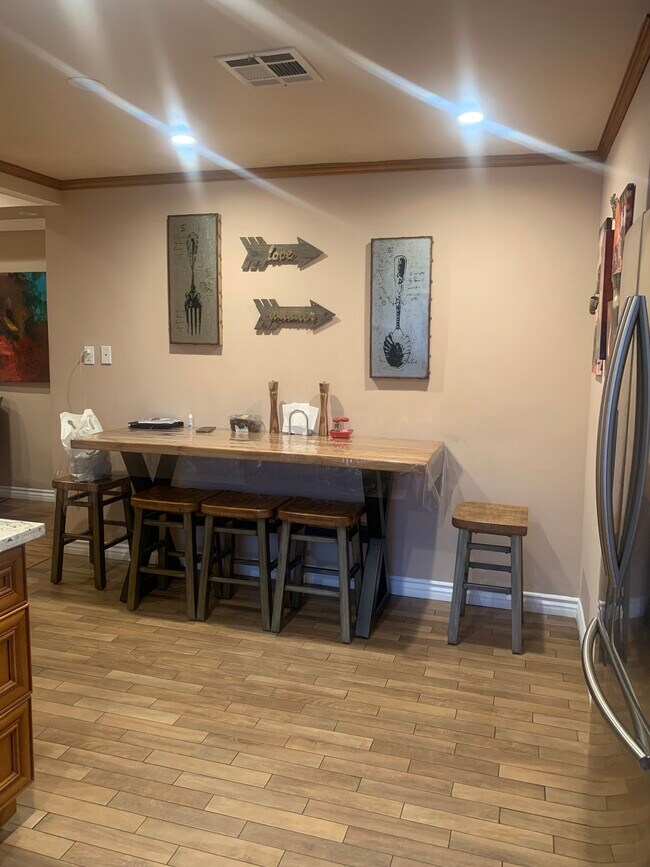 Foto del edificio - 766 N Alexandria Ave